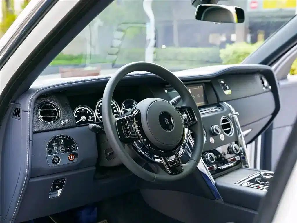 2024 Cullinan, four-seater version — миниатюра 5