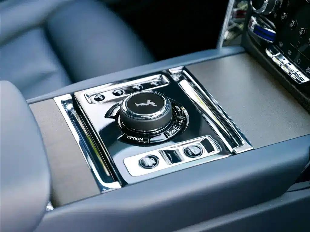 2024 Cullinan, four-seater version — миниатюра 8