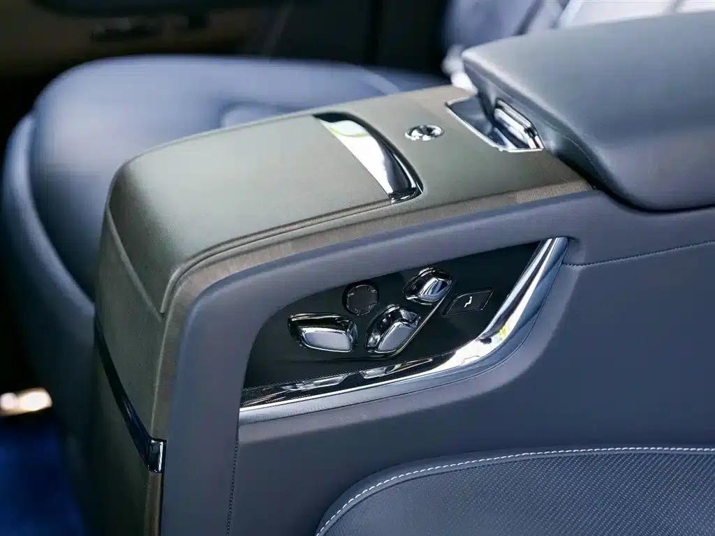 2024 Cullinan, four-seater version — миниатюра 9