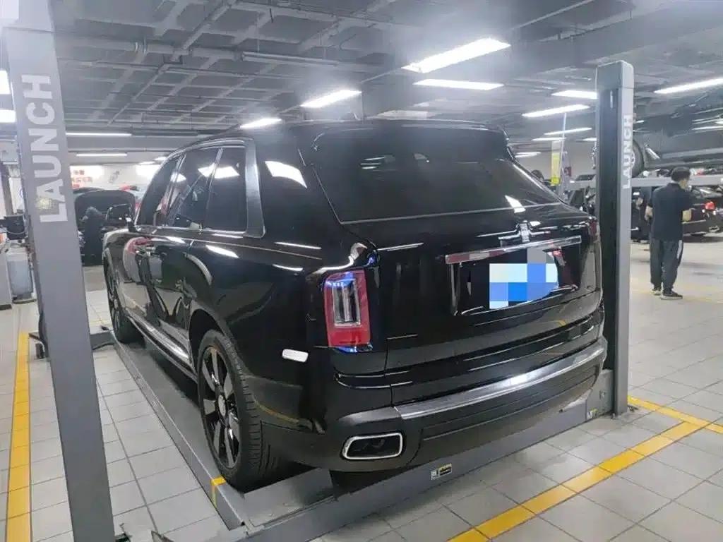 2024 Cullinan, four-seater version — миниатюра 4