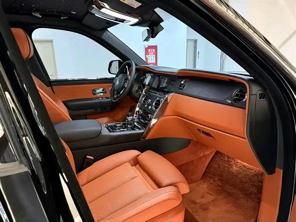 2024 Cullinan, four-seater version — миниатюра 5