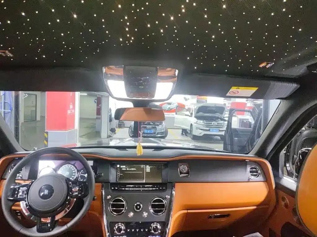 2024 Cullinan, four-seater version — миниатюра 6