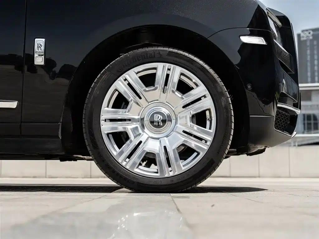 2024 Cullinan, four-seater version — миниатюра 3