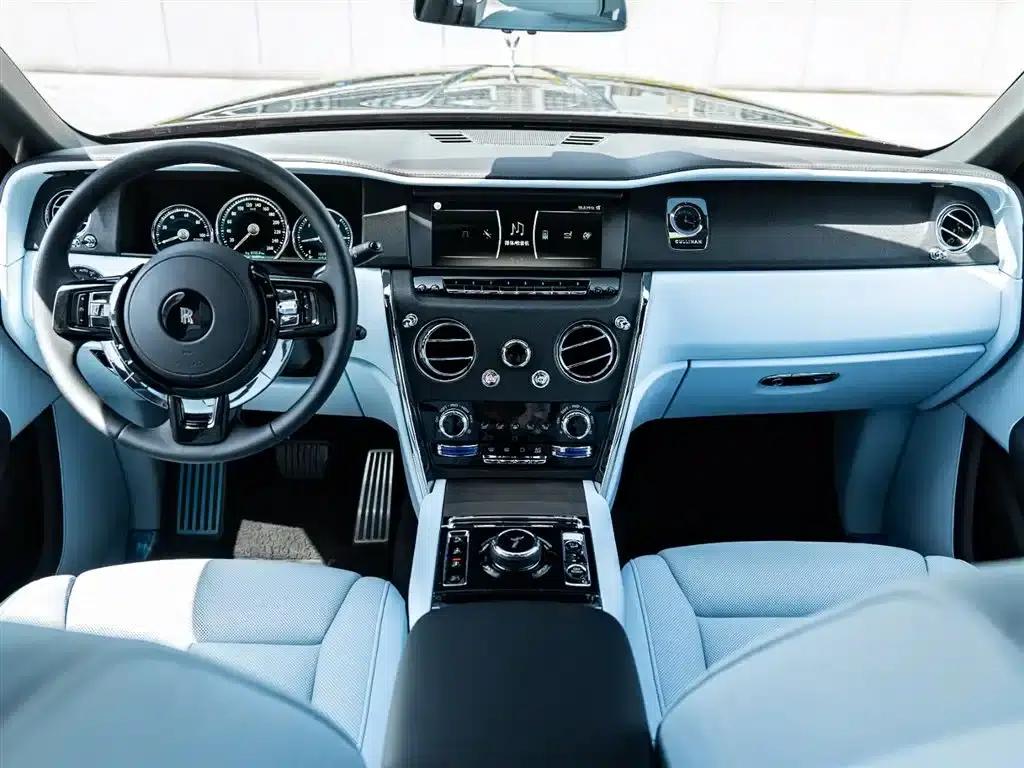 2024 Cullinan, four-seater version — миниатюра 4
