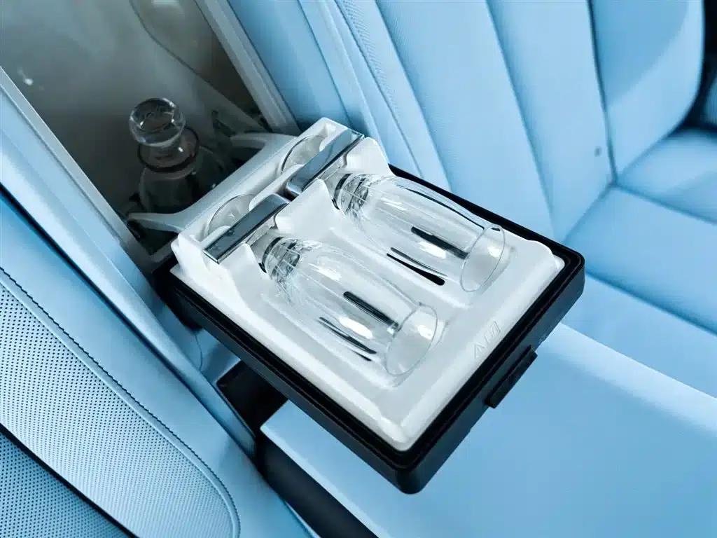 2024 Cullinan, four-seater version — миниатюра 10