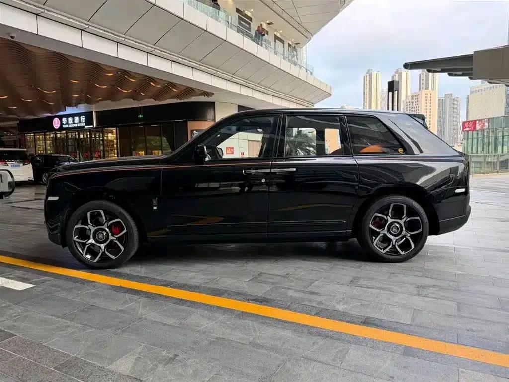 2024 Cullinan Black Badge — миниатюра 5