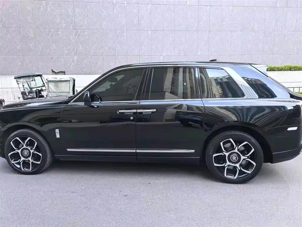 2024 Cullinan, four-seater version — миниатюра 4