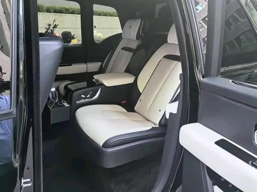 2024 Cullinan, four-seater version — миниатюра 5