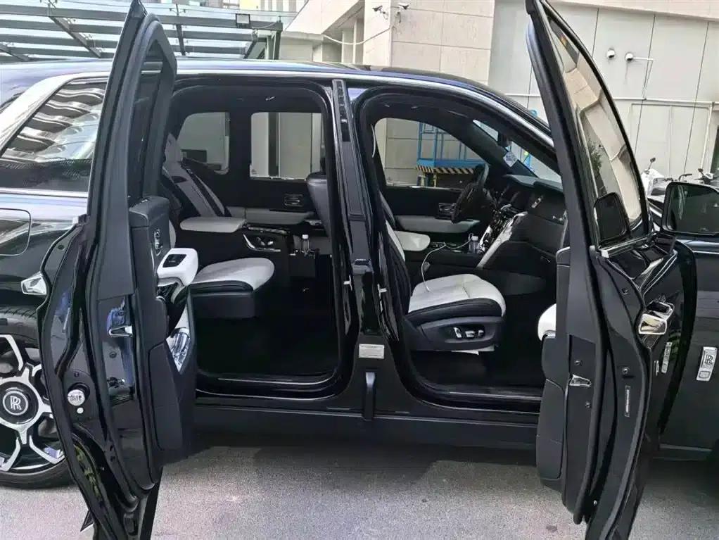 2024 Cullinan, four-seater version — миниатюра 7
