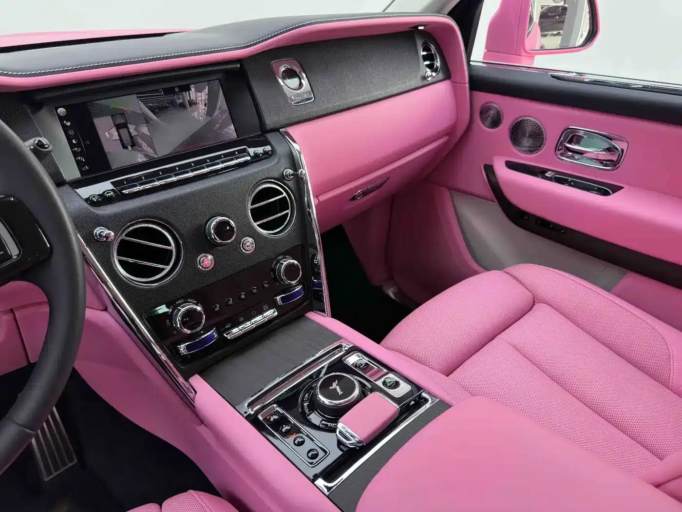 2022 Cullinan 6.7T Four-Seat Version — миниатюра 24