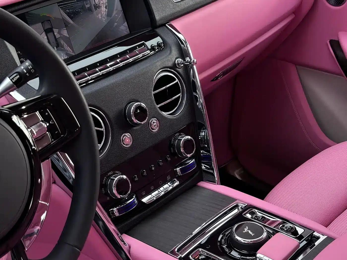 2022 Cullinan 6.7T Four-Seat Version — миниатюра 25