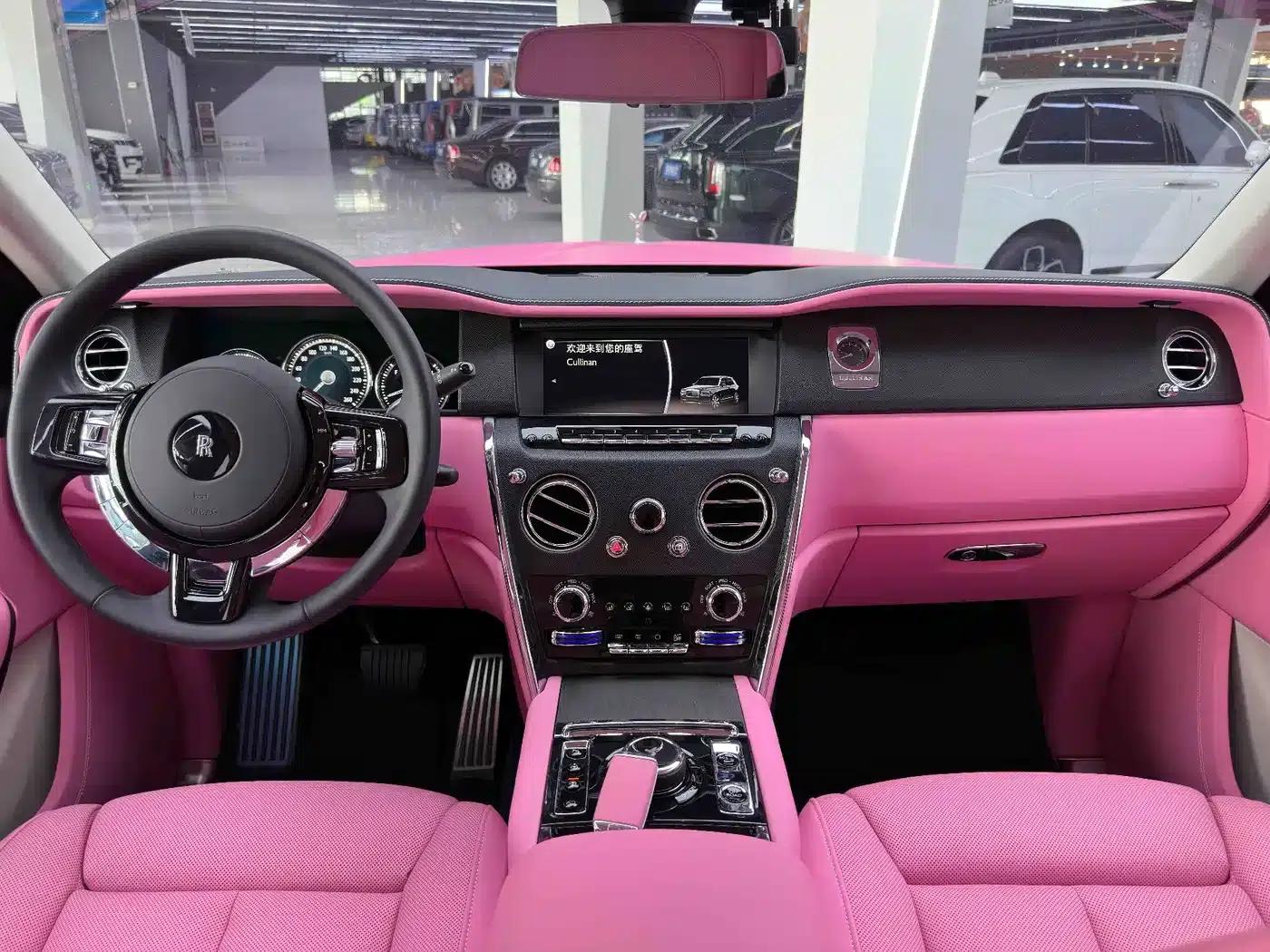 2022 Cullinan 6.7T Four-Seat Version — миниатюра 26
