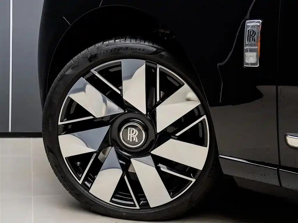 2024 Cullinan, four-seater version — миниатюра 25