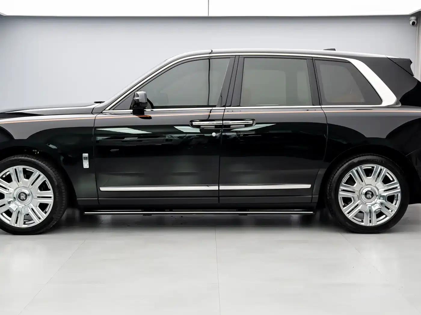 2024 Cullinan, four-seater version — миниатюра 4