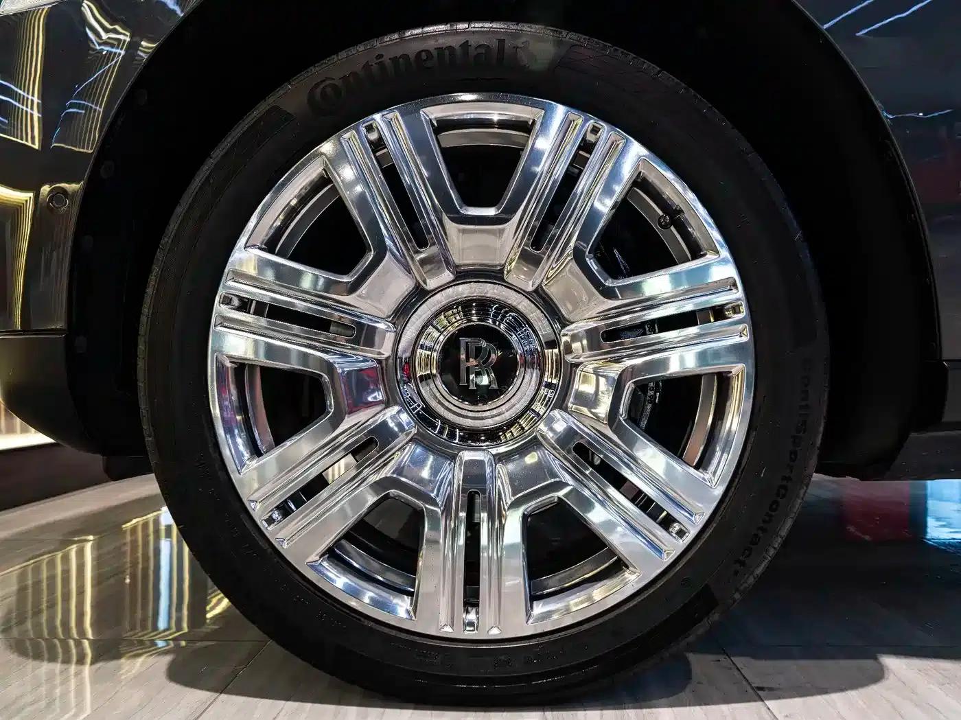 2018 Cullinan, four-seater version — миниатюра 11