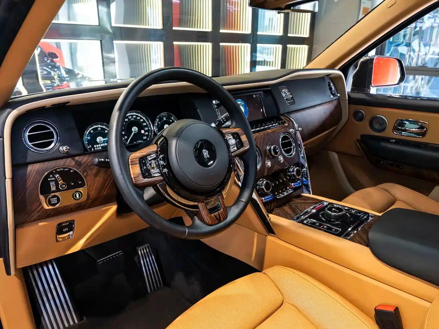 2018 Cullinan, four-seater version — миниатюра 14