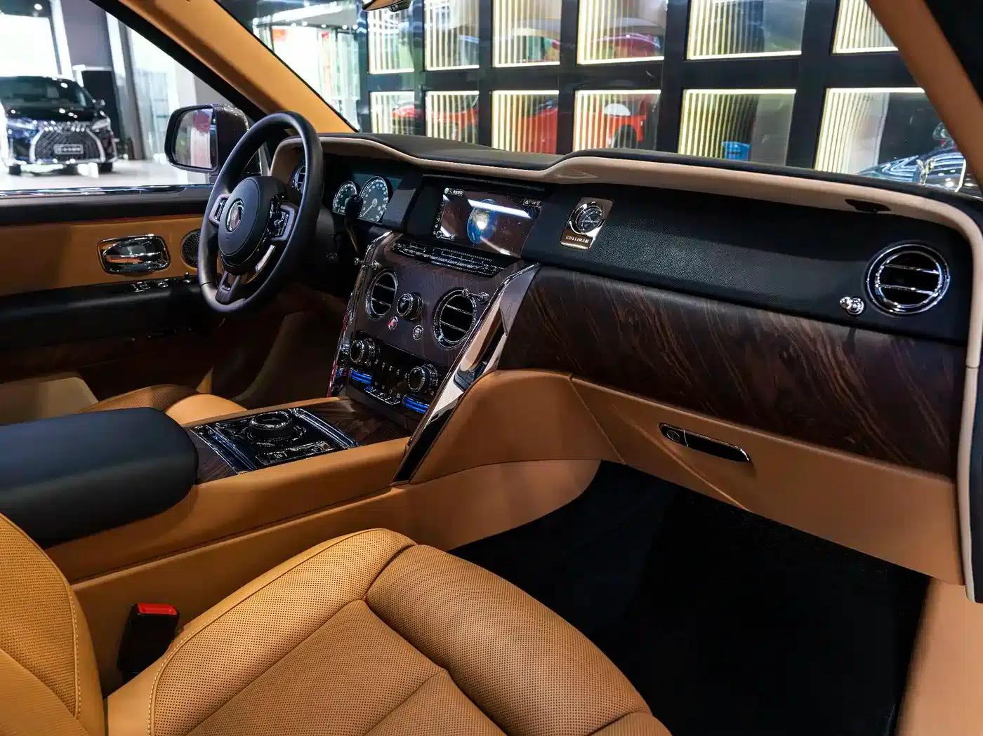 2018 Cullinan, four-seater version — миниатюра 16