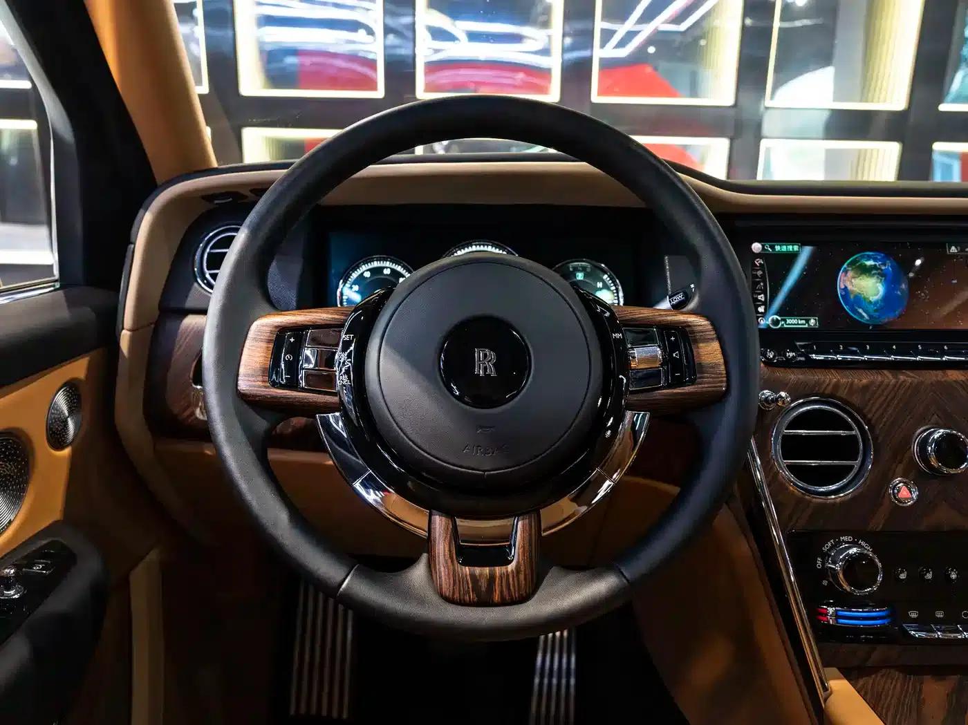 2018 Cullinan, four-seater version — миниатюра 19