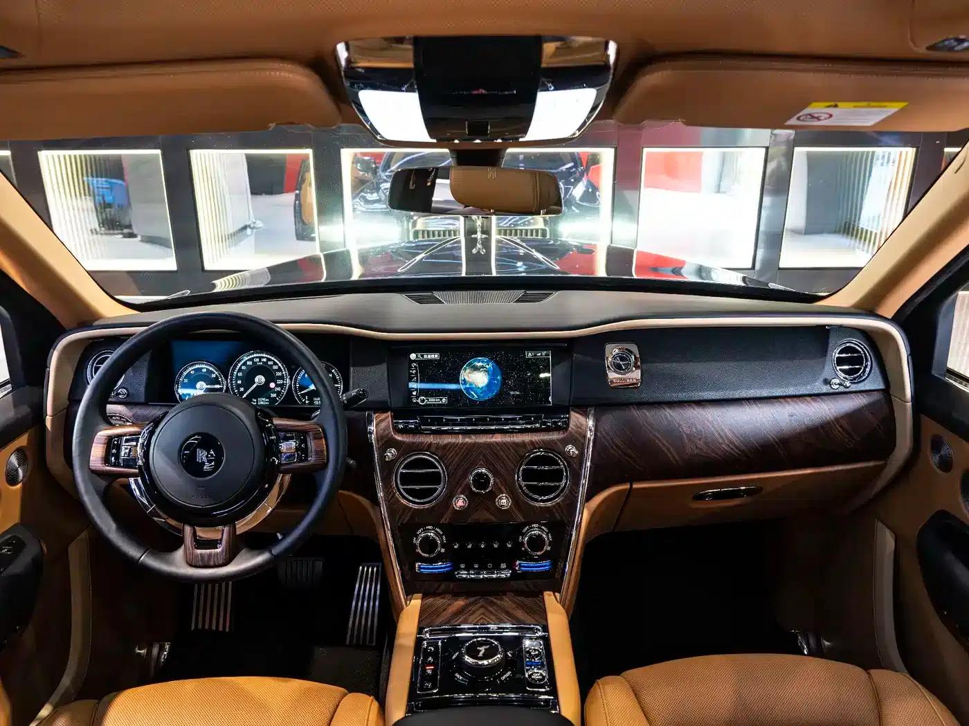 2018 Cullinan, four-seater version — миниатюра 22