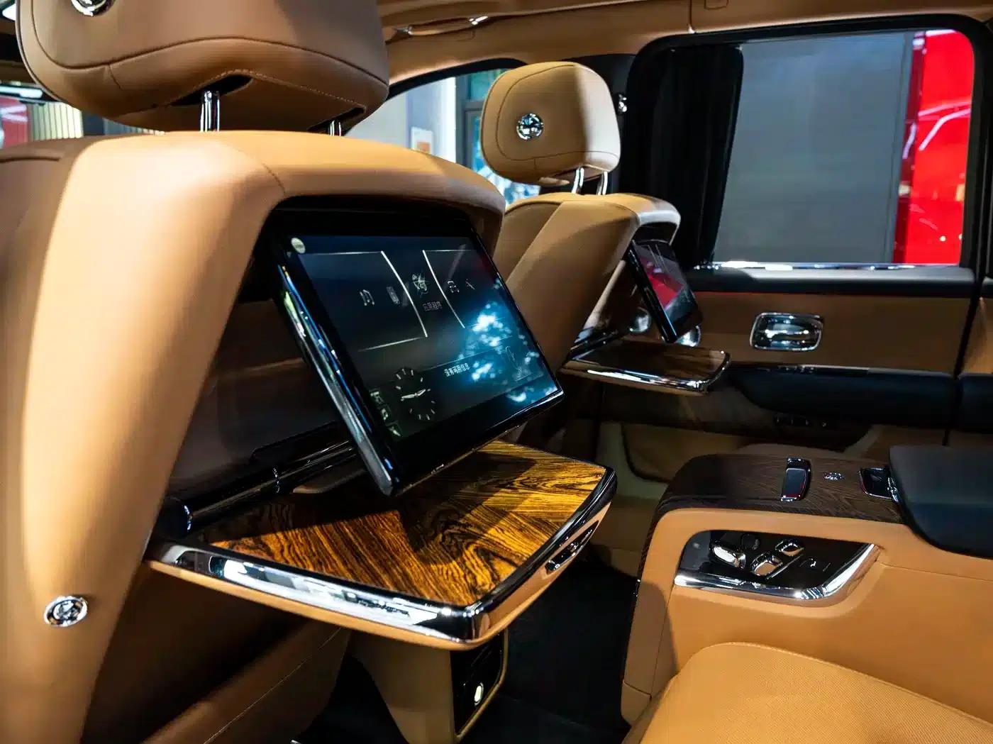 2018 Cullinan, four-seater version — миниатюра 24