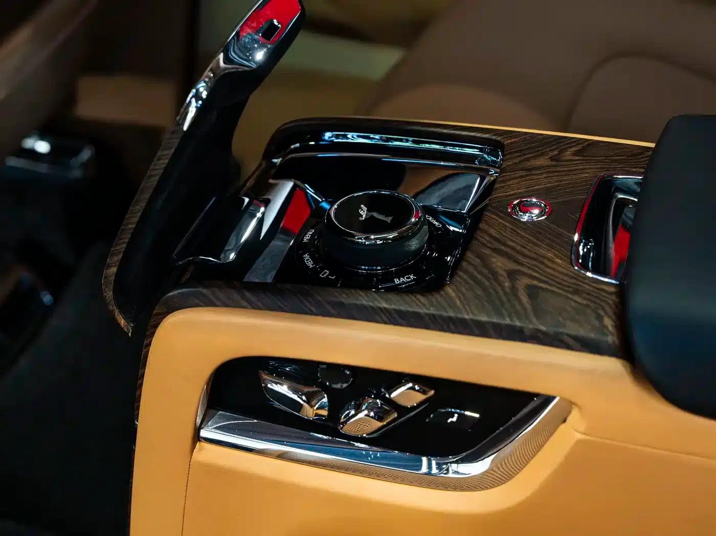 2018 Cullinan, four-seater version — миниатюра 25