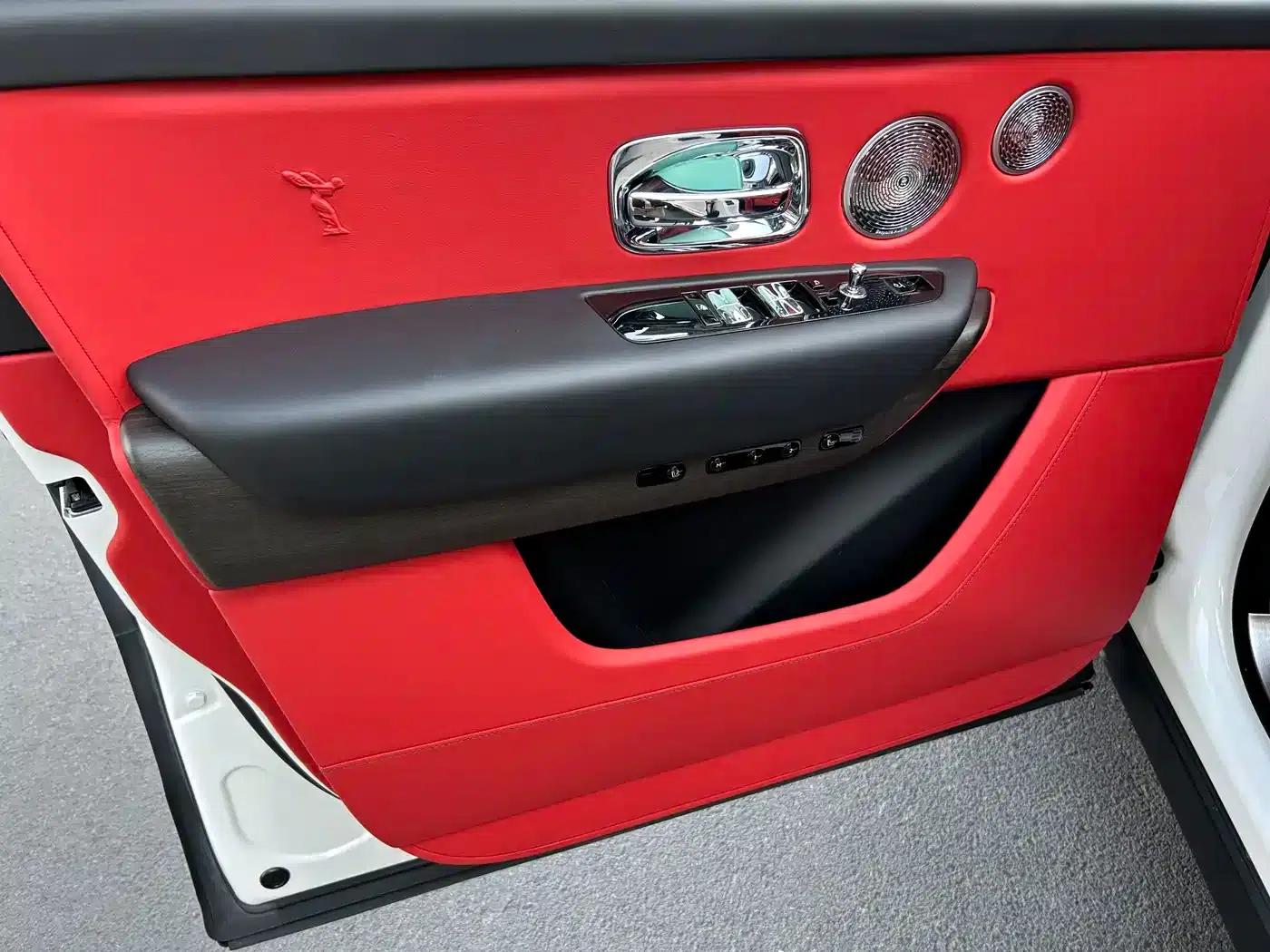 2018 Cullinan, four-seater version — миниатюра 5