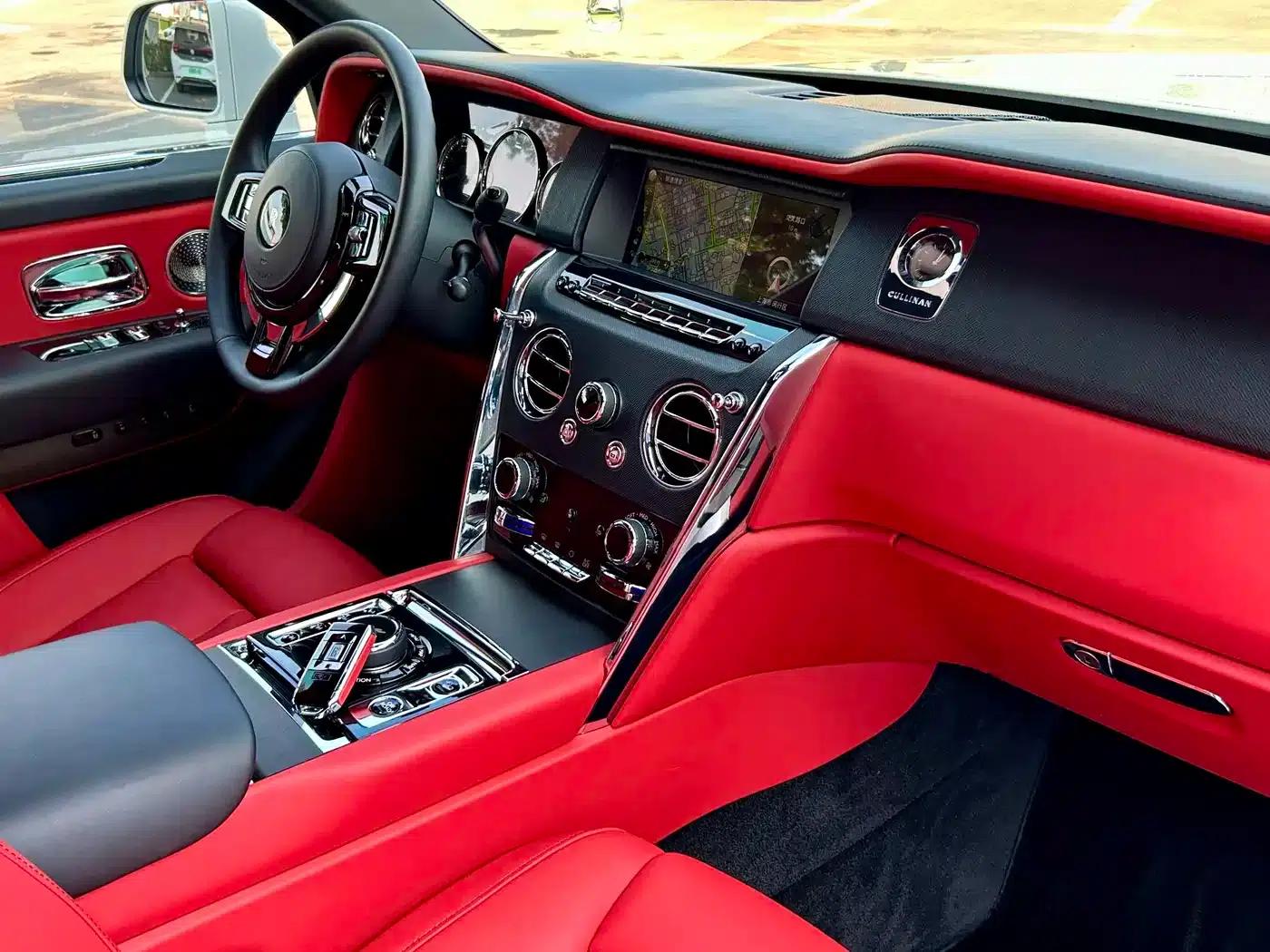 2018 Cullinan, four-seater version — миниатюра 8