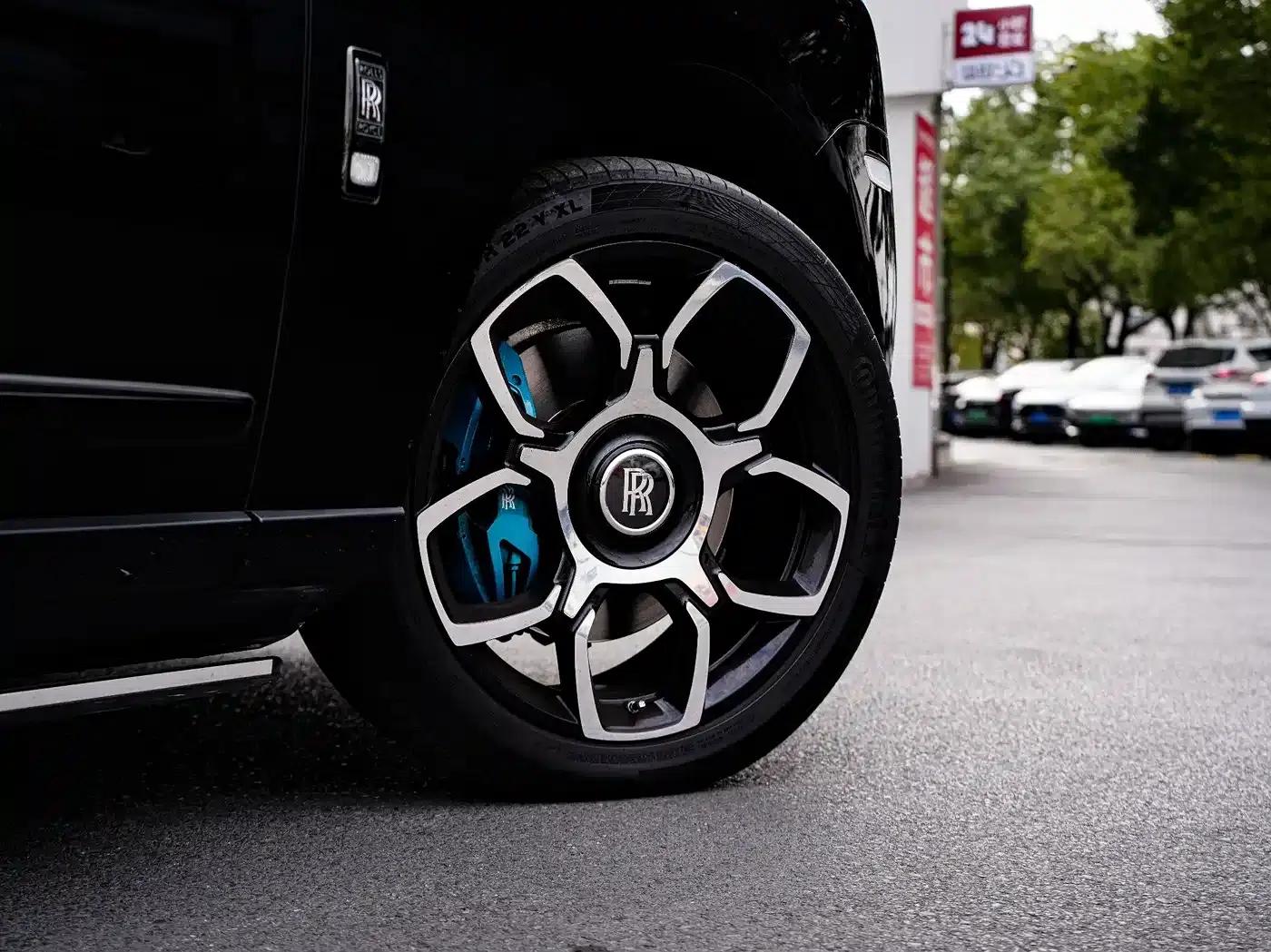 2020 Cullinan Black Badge — миниатюра 3