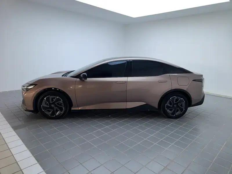 Toyota bZ3 2023 Long Range Premium — миниатюра 4