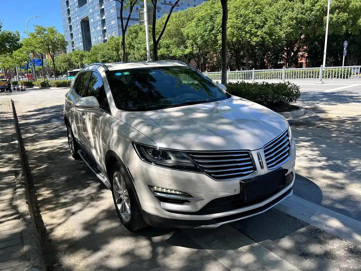 Lincoln MKC 2017 2.0T AWD Premium Edition — миниатюра 3