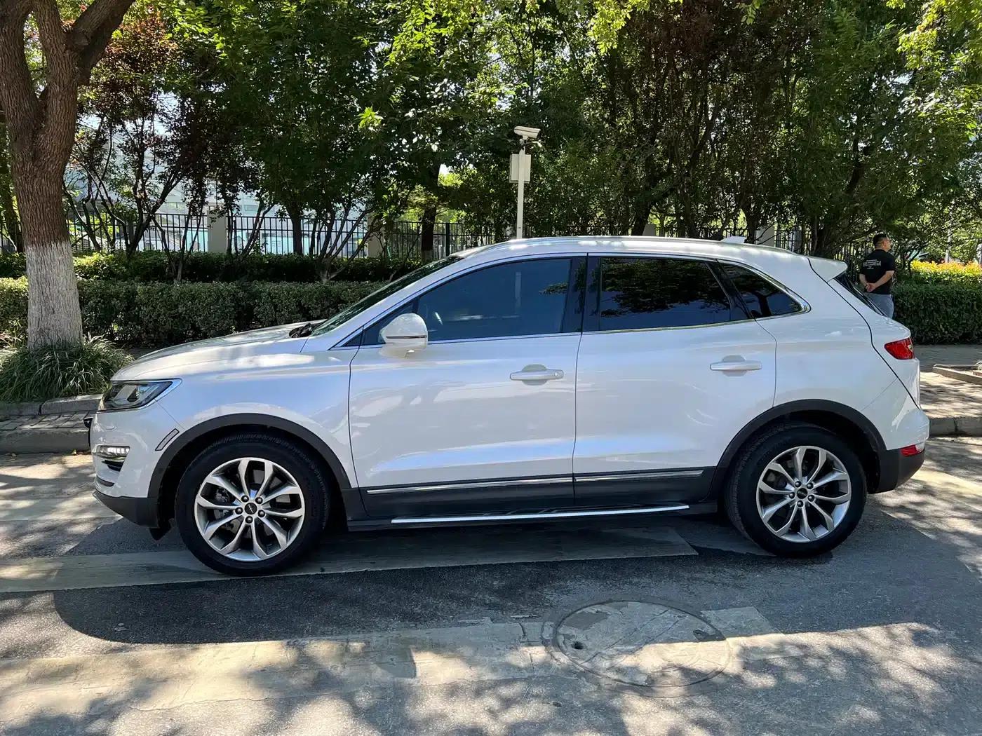 Lincoln MKC 2017 2.0T AWD Premium Edition — миниатюра 4