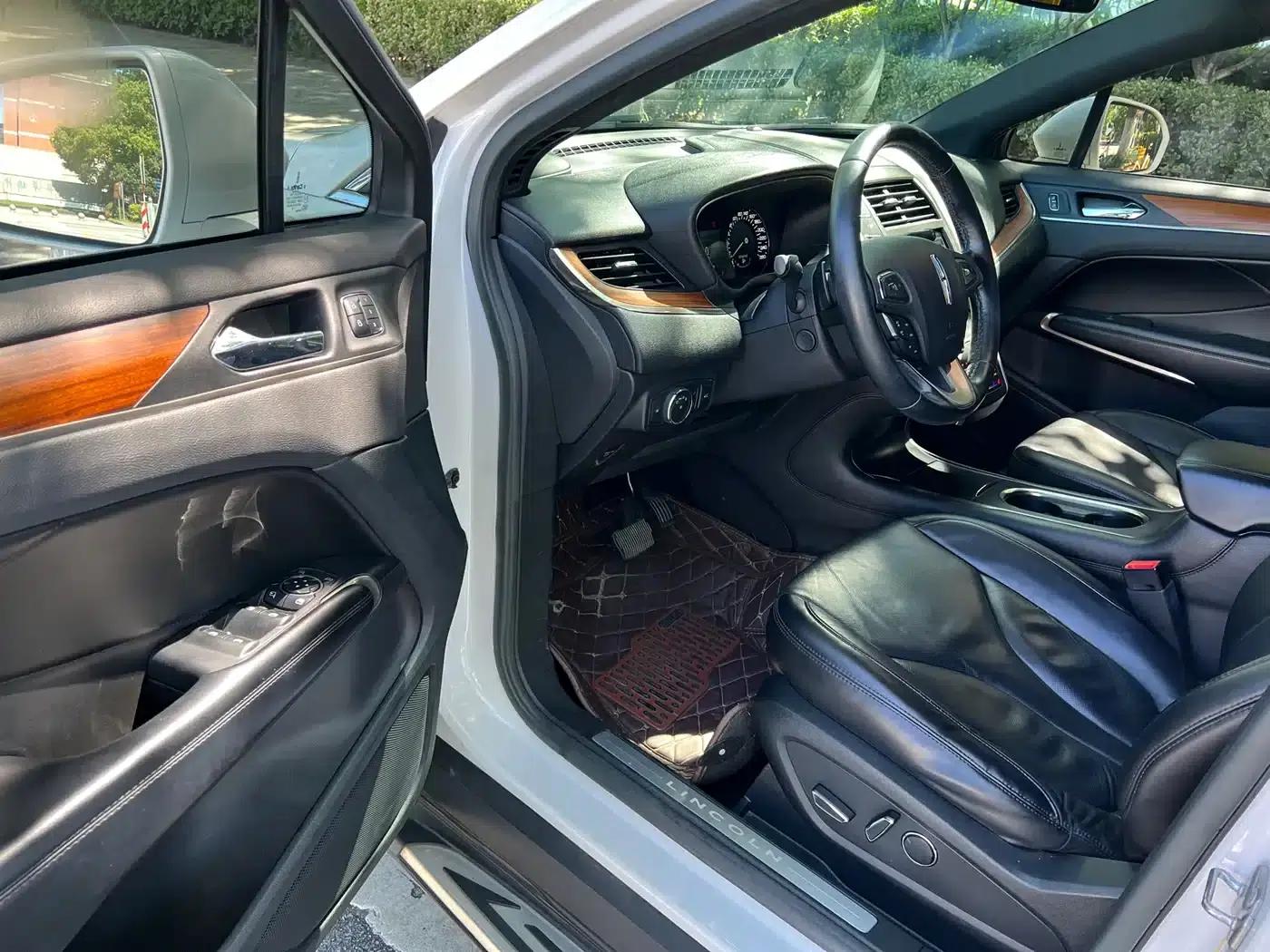Lincoln MKC 2017 2.0T AWD Premium Edition — миниатюра 8