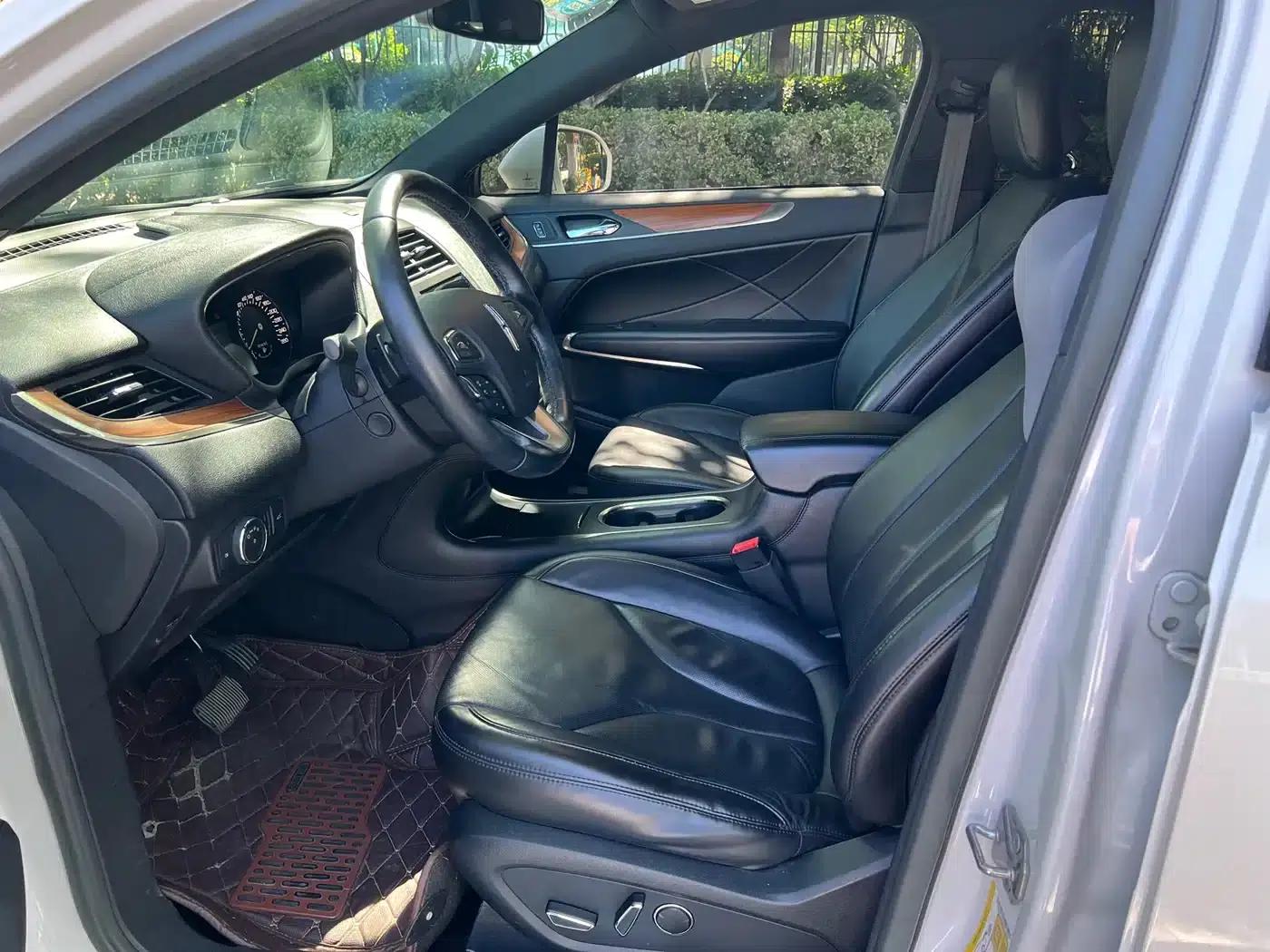 Lincoln MKC 2017 2.0T AWD Premium Edition — миниатюра 9