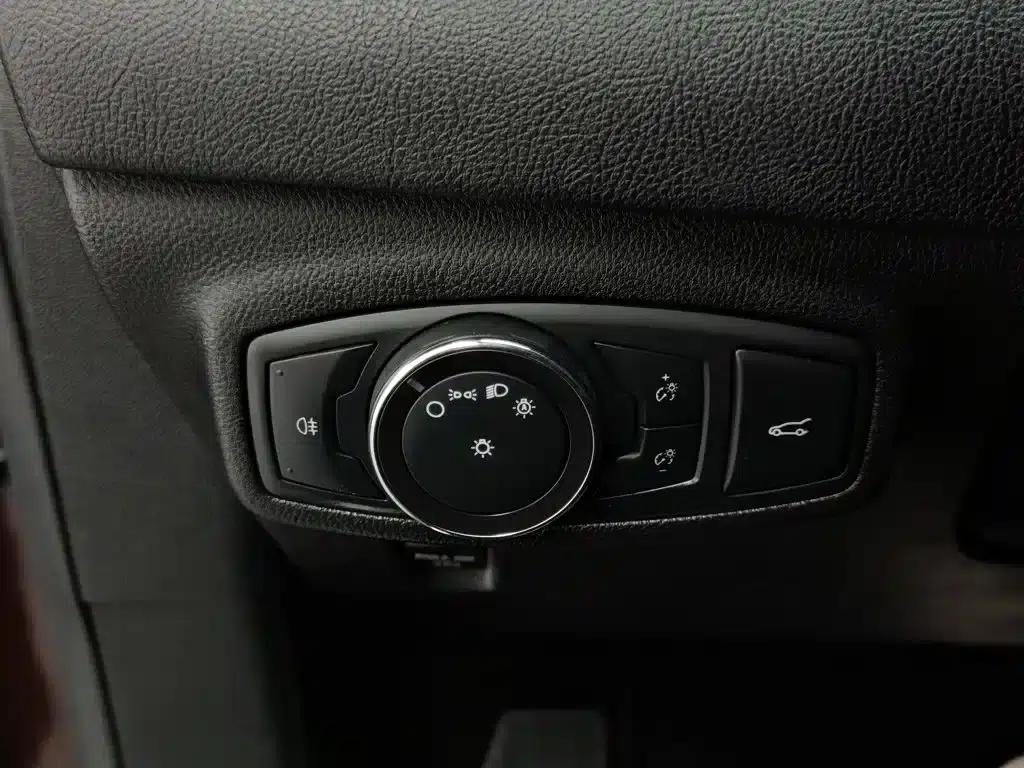 Lincoln MKC 2019 2.0T Two-Wheel Drive Premium Edition (China VI Emission Standard) — миниатюра 21