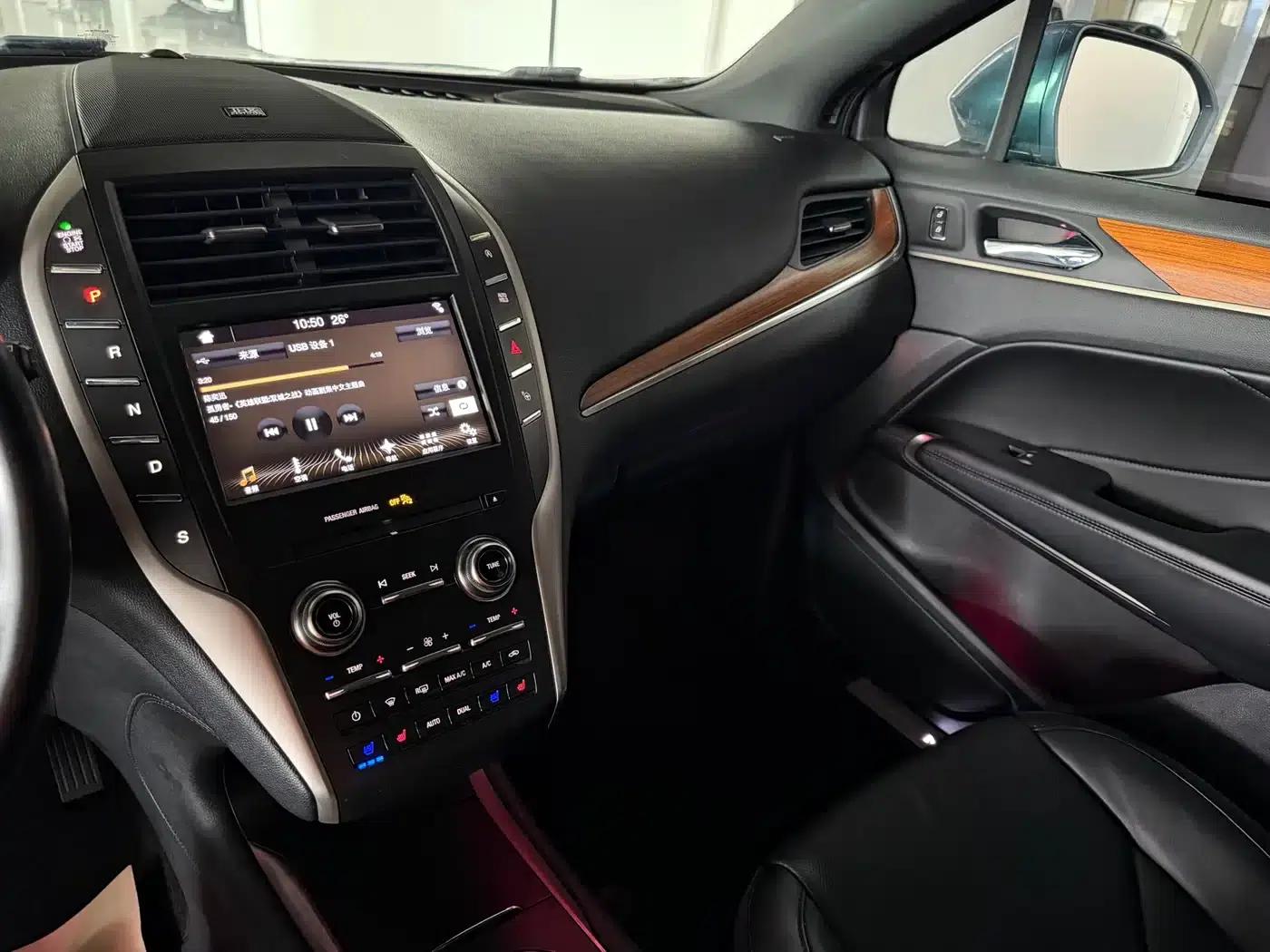 Lincoln MKC 2017 2.0T 2WD Premium Edition — миниатюра 13