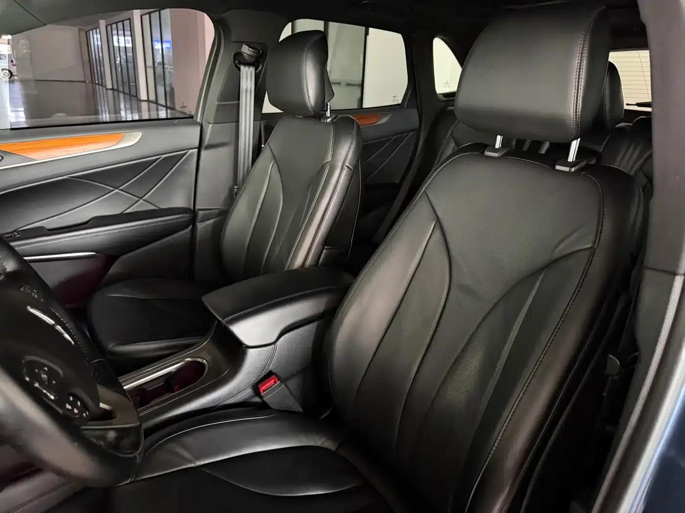 Lincoln MKC 2017 2.0T 2WD Premium Edition — миниатюра 16