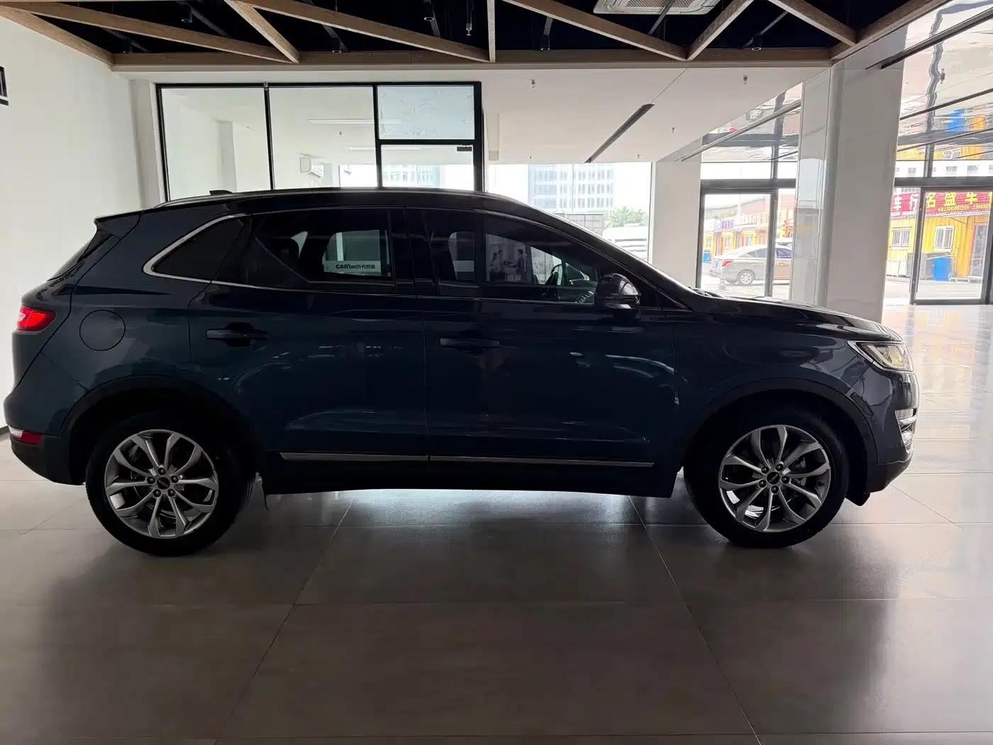 Lincoln MKC 2017 2.0T 2WD Premium Edition — миниатюра 4