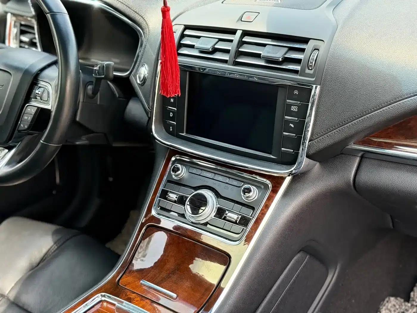 Lincoln Continental 2019 2.0T Two-Wheel Drive Premium Edition (China V Emission Standard) — миниатюра 13