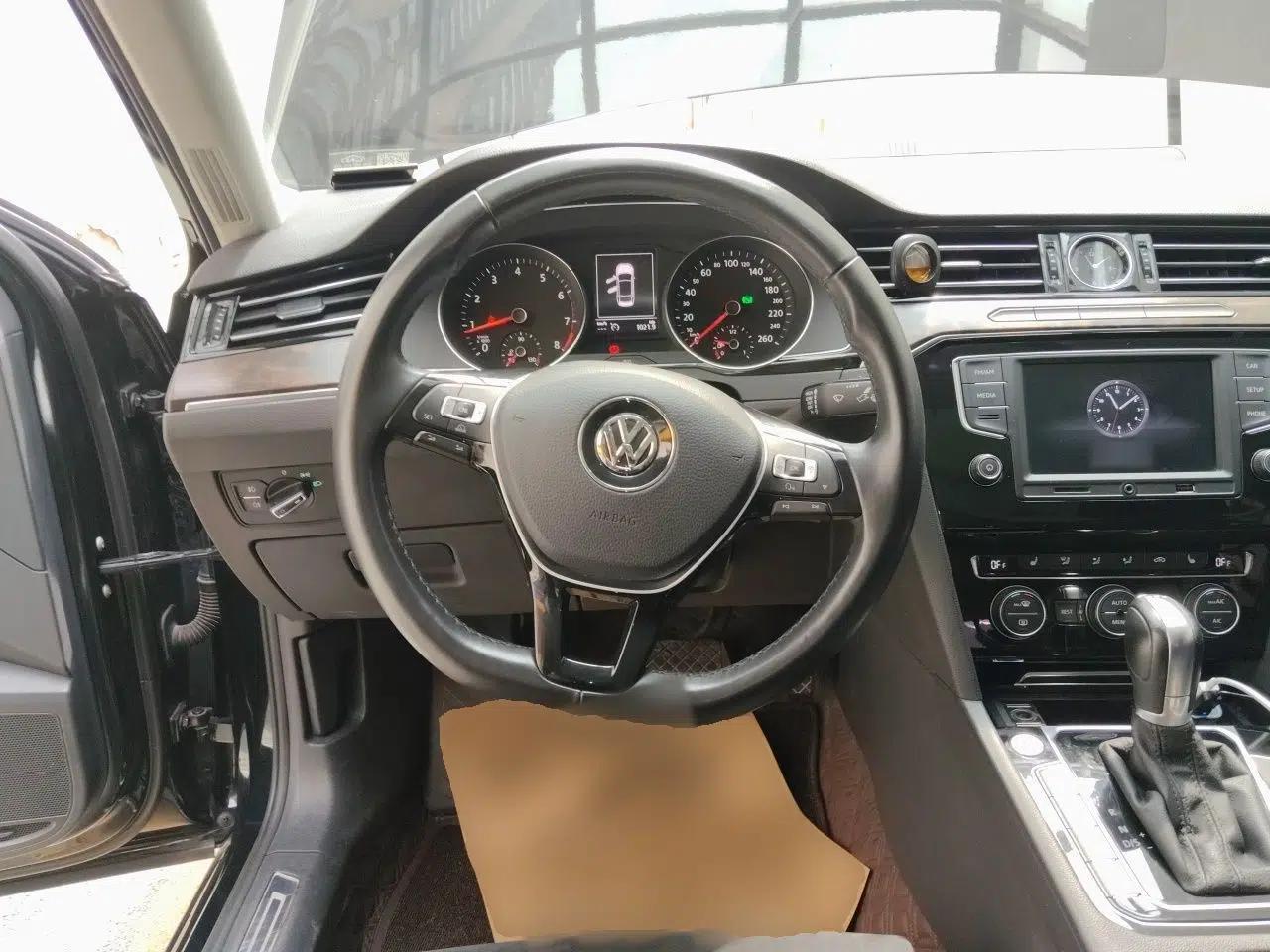 Volkswagen Magotan 2017 330TSI DSG Luxury Model — миниатюра 10