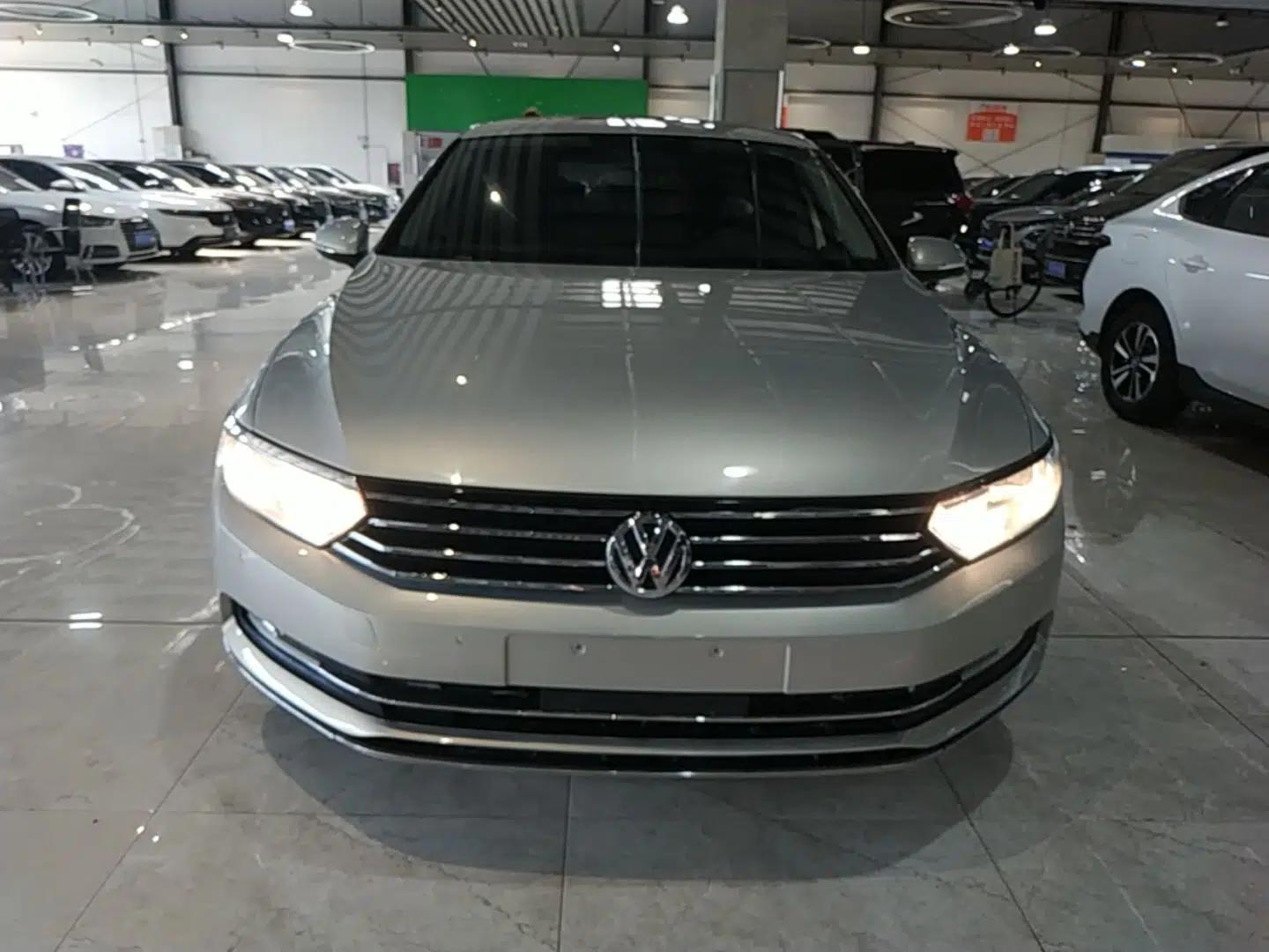 Volkswagen Magotan 2018 280TSI DSG Comfort Model — миниатюра 2