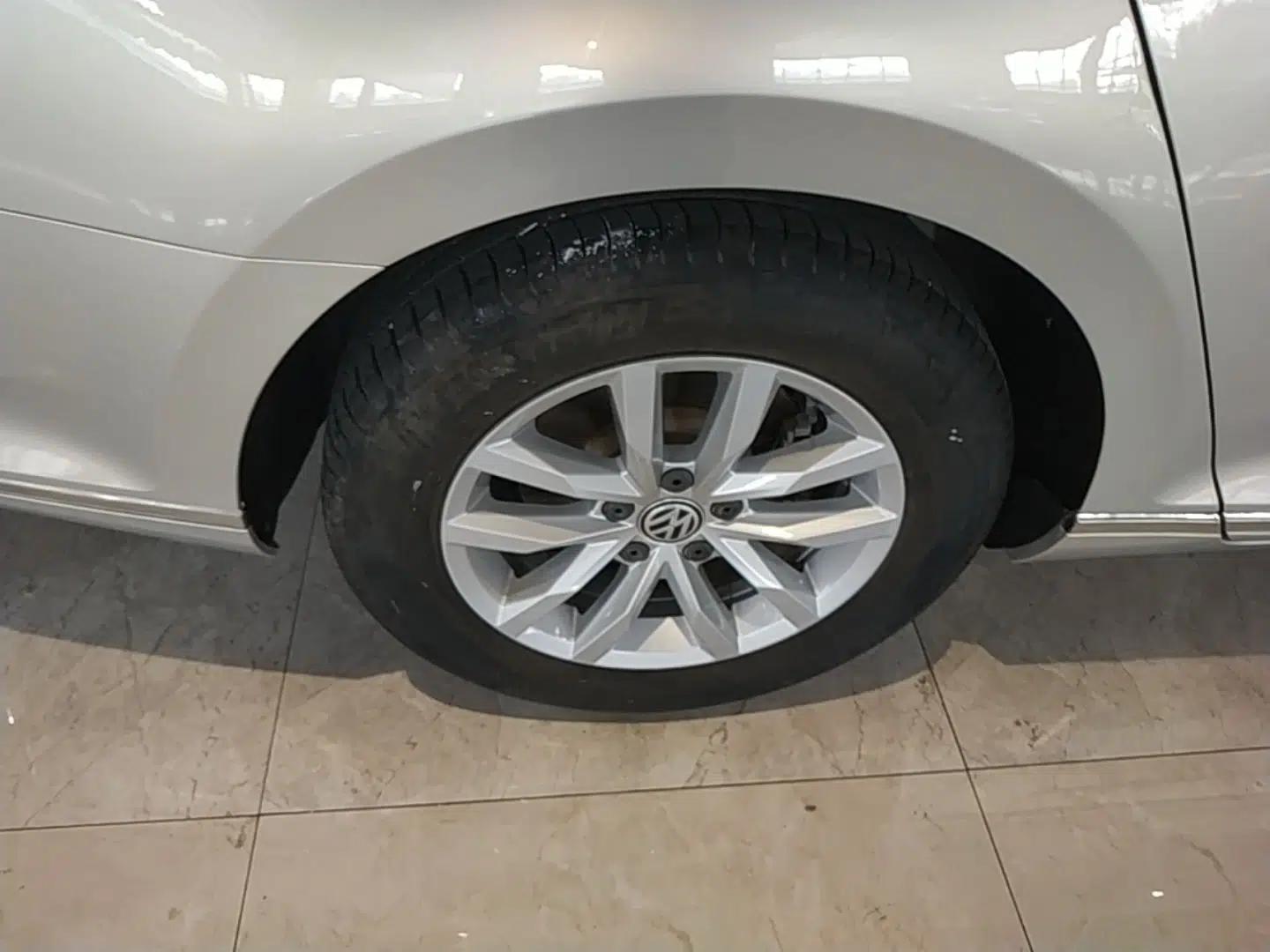 Volkswagen Magotan 2018 280TSI DSG Comfort Model — миниатюра 11