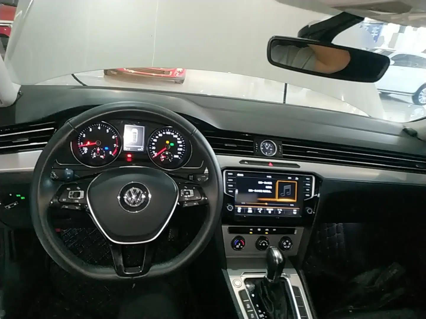 Volkswagen Magotan 2018 280TSI DSG Comfort Model — миниатюра 12