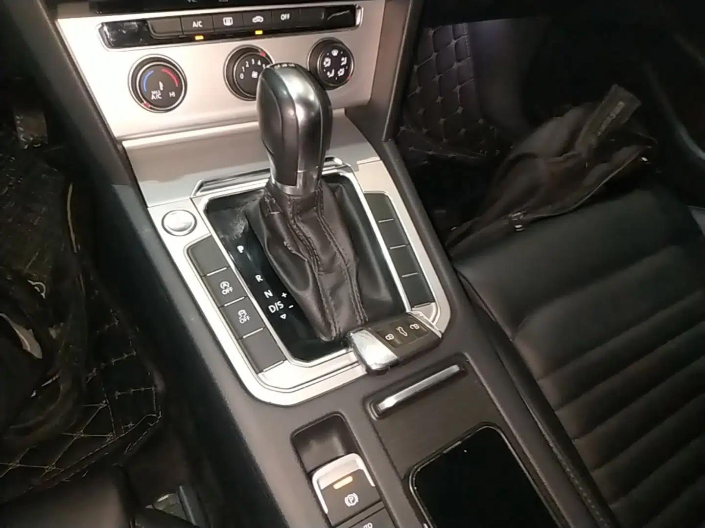Volkswagen Magotan 2018 280TSI DSG Comfort Model — миниатюра 16