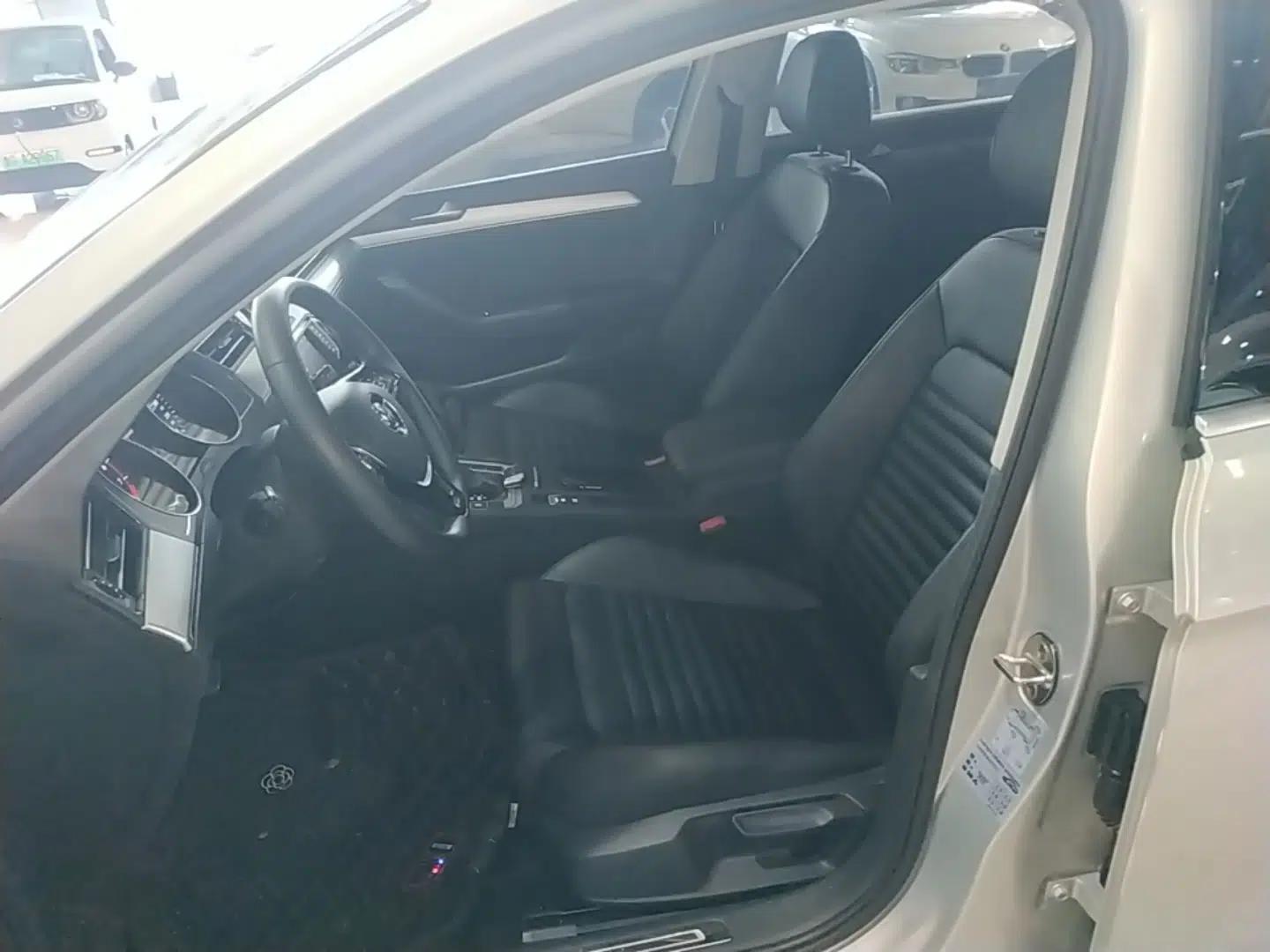 Volkswagen Magotan 2018 280TSI DSG Comfort Model — миниатюра 17