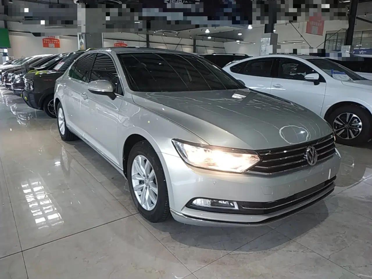 Volkswagen Magotan 2018 280TSI DSG Comfort Model — миниатюра 3