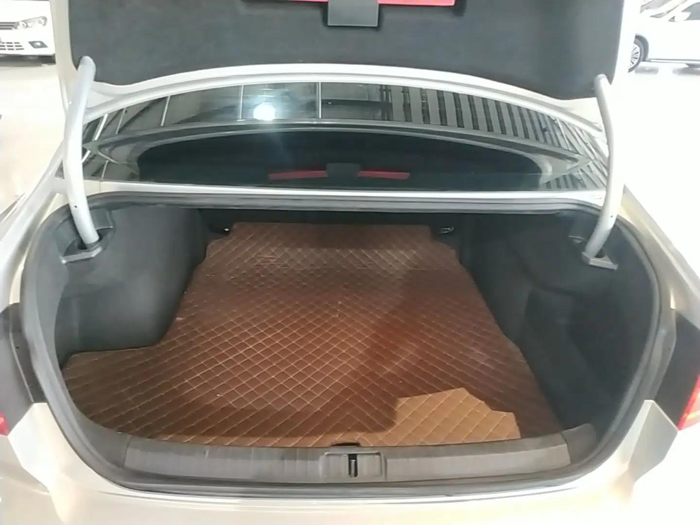 Volkswagen Magotan 2018 280TSI DSG Comfort Model — миниатюра 22