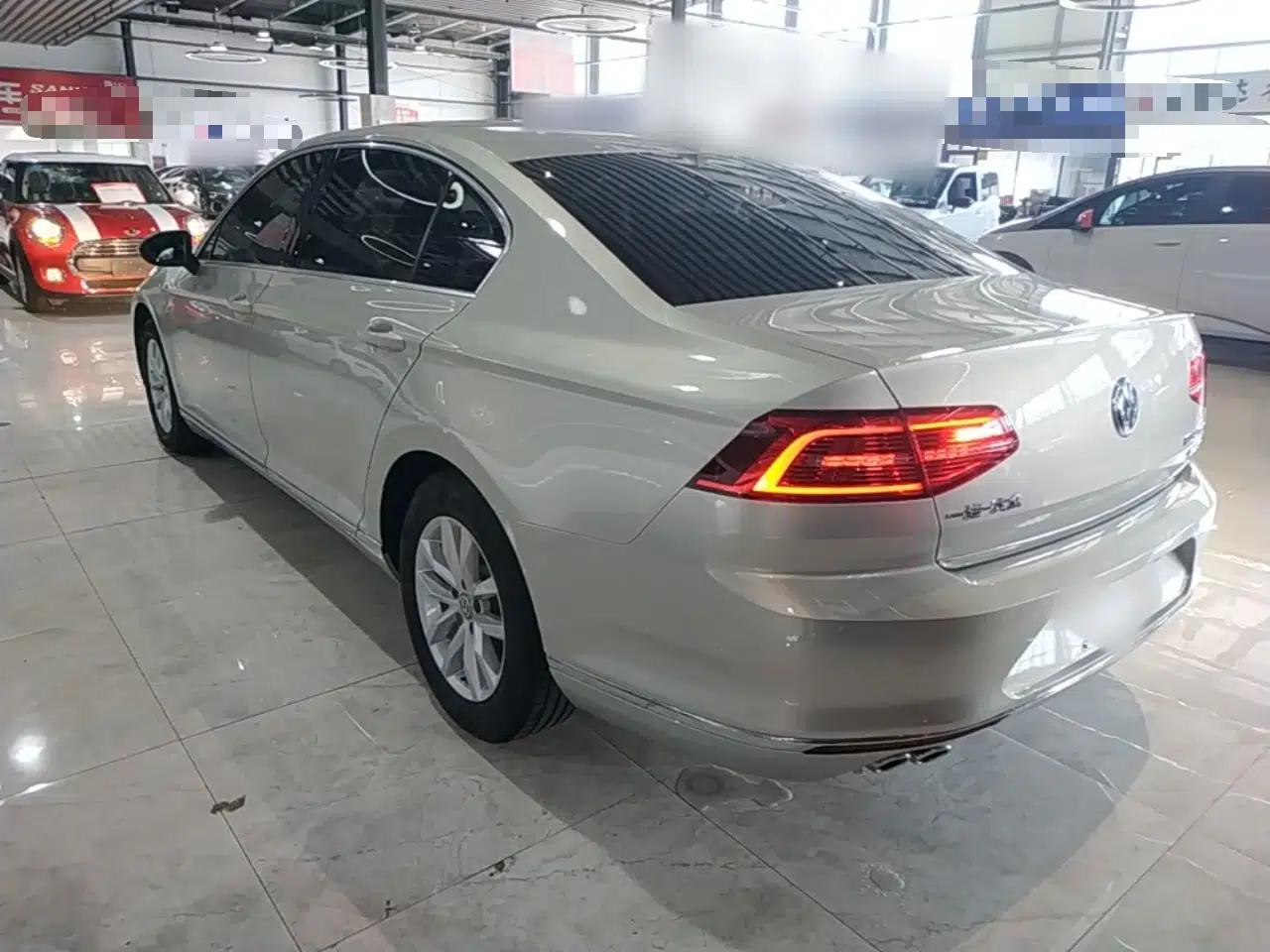Volkswagen Magotan 2018 280TSI DSG Comfort Model — миниатюра 4