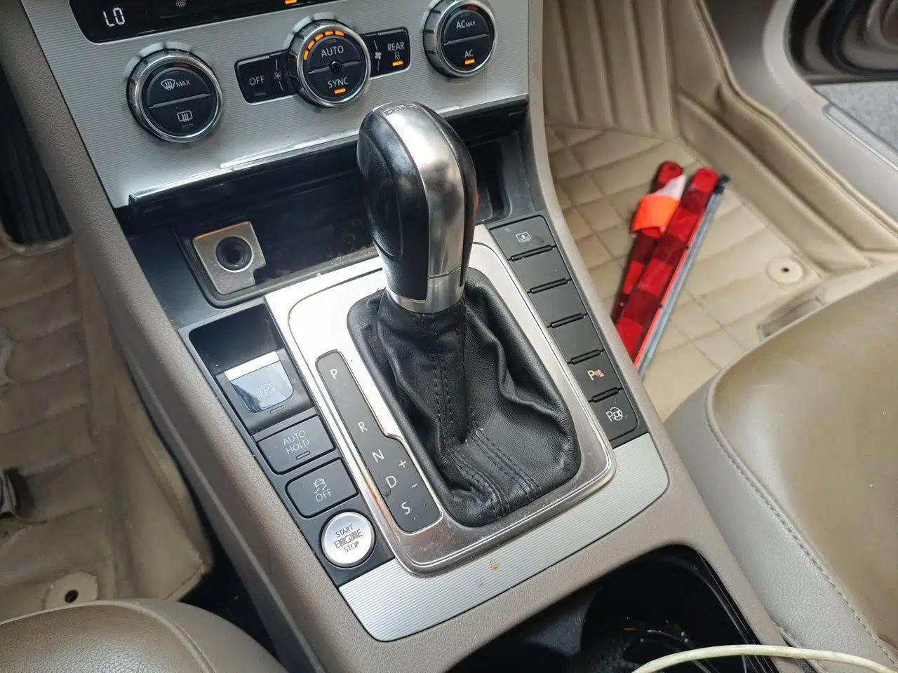 Volkswagen Magotan 2012 Facelift 1.8TSI Prestige Model — миниатюра 14