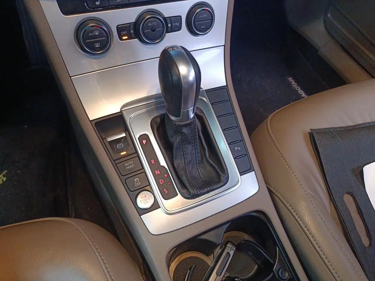 Volkswagen Magotan 2015 Facelift 1.8TSI Luxury Model — миниатюра 14