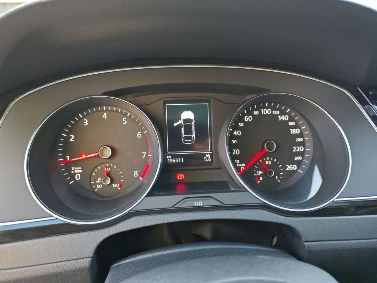 Volkswagen Magotan 2017 380TSI DSG Luxury Model — миниатюра 11